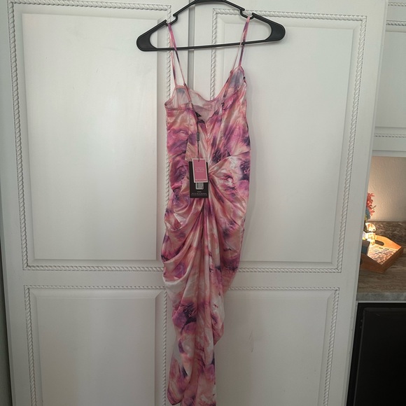 Pretty little thing dress - Picture 3 of 4